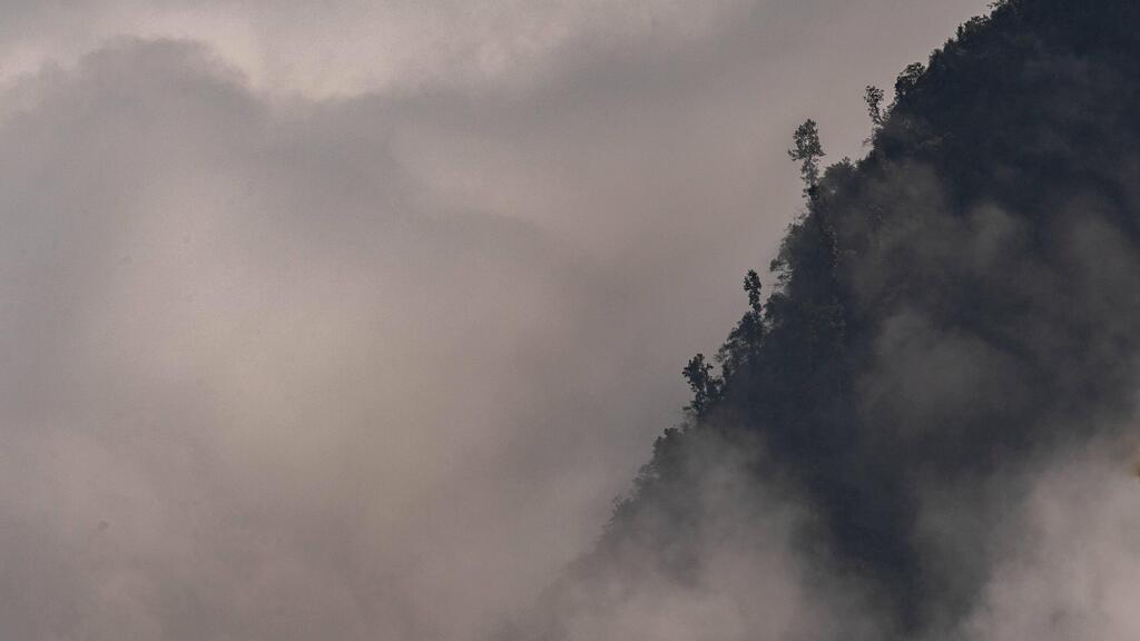 Challenging conditions (Photo: Limor Zadok) המסע בעקבות ציידי הדבש