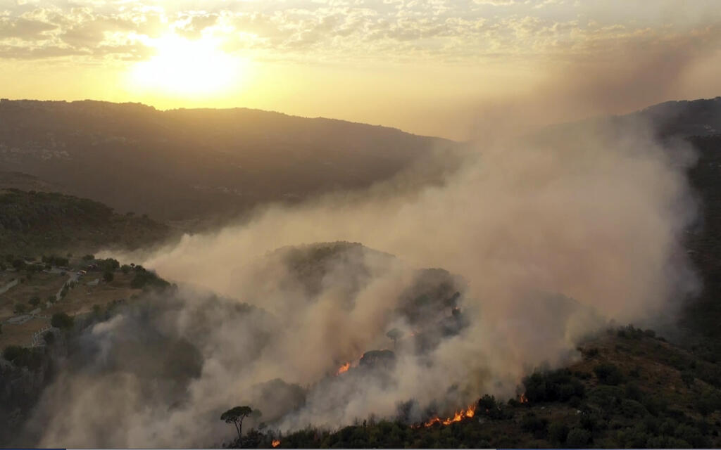 Forest fire in Lebanon triggered by extreme heat (Photo: AP) שריפת יער בלבנון, כתוצאה מהחום הכבד
