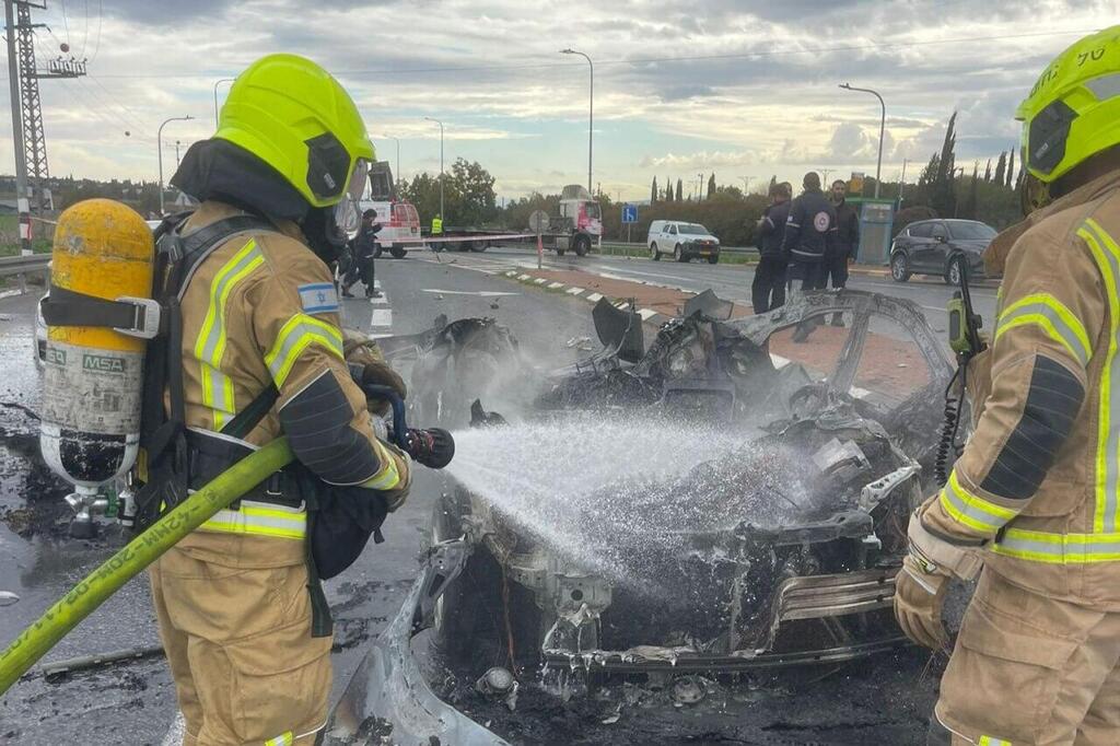 Photo: Fire and Rescue Services רכב נשרף בצומת נהלל