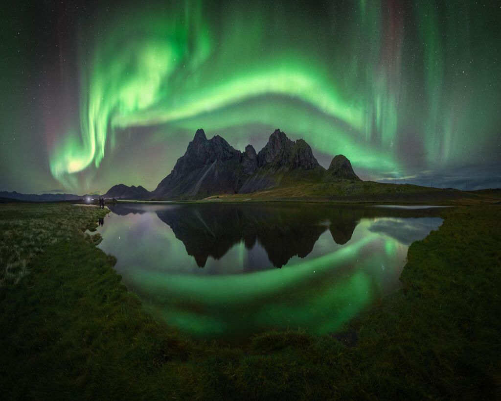 Dreams in Eystrahorn – Eystrahorn, Iceland (Pablo Ruiz / The 2025 Northern Lights photographer of the year) צילומי הזוהר הצפוני היפים בעולם