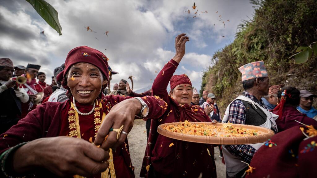 A celebration for the locals (Photo: Limor Zadok) המסע בעקבות ציידי הדבש