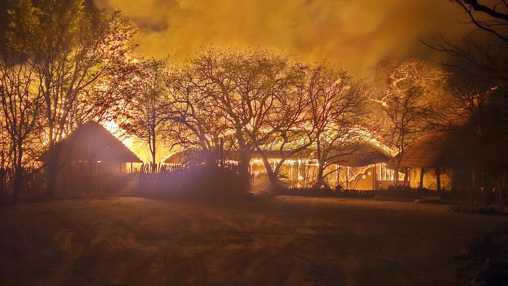 Waking up to a fire (Photo: Or Ozeri) להתעורר לשריפה