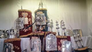 ספרי תורה בבית הכנסת בבלפסט