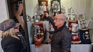 ספרי התורה בבית הכנסת