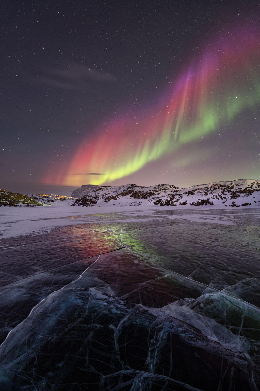 Northern Lights Over North Greenland – Arctic Circle, Greenland (Ollie Taylor / The 2025 Northern Lights photographer of the year) צילומי הזוהר הצפוני היפים בעולם