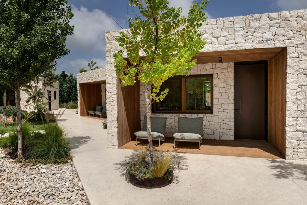 A cluster of homes designed for one nuclear family (Photo: Oded Smadar) אדריכלות: הדס פאר ודניאלה צ'צ'יק, סטודיו 2ARC, חלונות מרווין