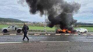  רכב נשרף בצומת נהלל
