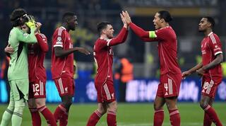 שחקני ליברפול חוגגים ניצחון דרמטי