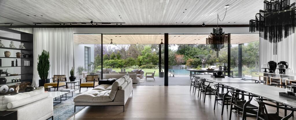 Unique items that no one else has (Photo: Oded Smadar) ריהוט אריק בן שמחון, עיצוב פנים קארן פרימר