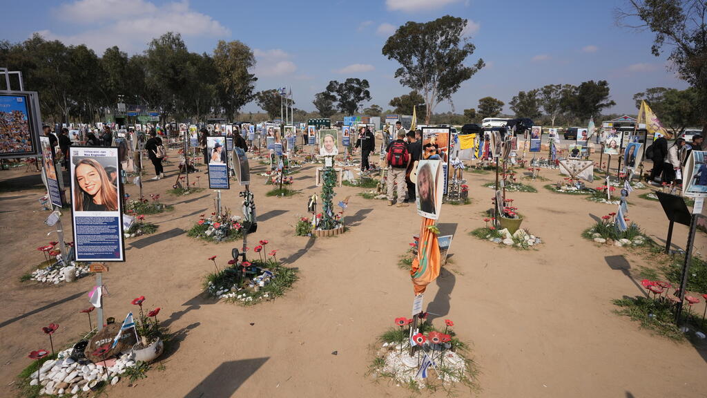 Families of those killed began arriving on their own initiative, Nova music festival site (Photo: Adi Israel) Nova- Re'im site