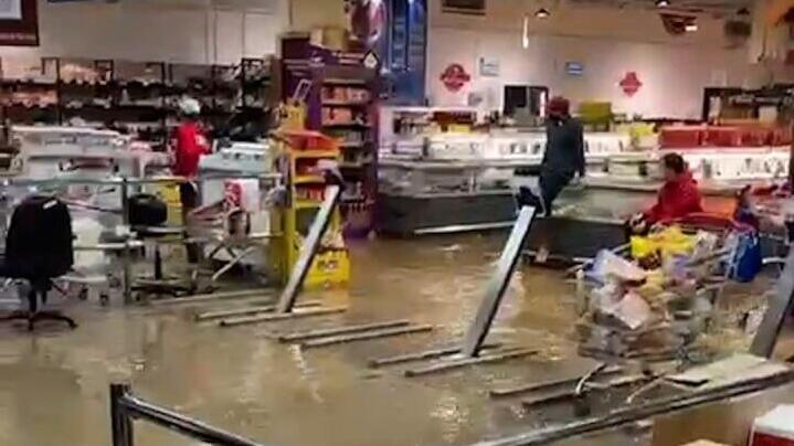 הצפה בסניף רמי לוי ביבנה