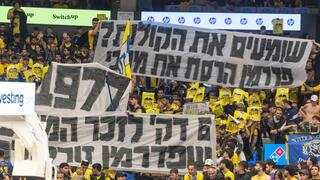 אוהדי מכבי ת"א מוחים נגד דני פדרמן