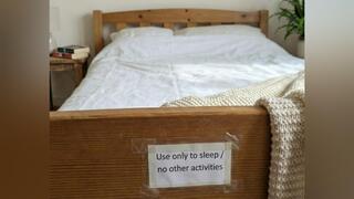 Кровать в квартире, снятой через Airbnb в Стамбуле