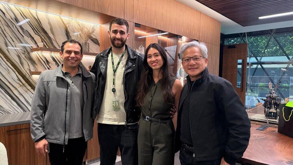 Hosting Nvidia Israel employee and former hostage Avinatan Or and his partner Noa Argamani at Silicon Valley HQs (Photo: Nvidia) נועה ארגמני ואבינתן אור נפגשו עם מנכ"ל אנבידיה