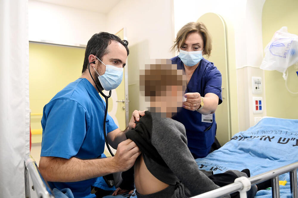 חזרה למסכות במחלקת הילדים בבית החולים וולפסון