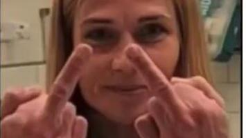 עובדת בסינבון פוטרה על גזענות