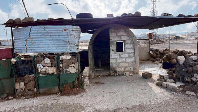 An abandoned Assad army position עמדה נטושה של צבא אסד. אל־ג'ולאני לא ייתן למיליציות החות'יות והעיראקיות לרוץ כל כך מהר | צילום: גיל נחושתן