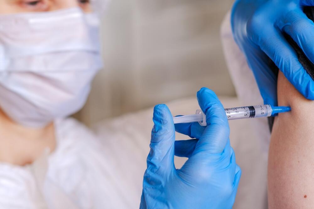 Photo: Shutterstock חיסון נגד קורונה