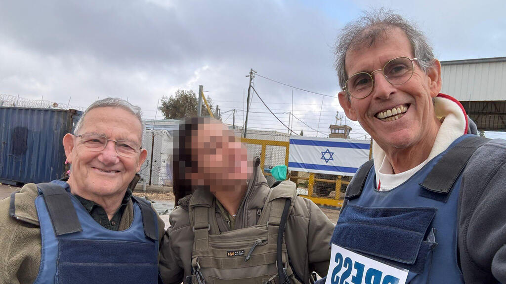 With the division spokesperson Lt. Tai מימין: דובי איכנולד, דוברת האוגדה סגן תאי ורון בן ישי