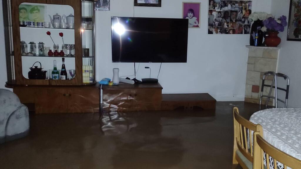 Flooding at the home of 100-year-old Yosef Shunem Halevi (Photo: Tomer Shunem Halevi) הצפה בביתו של יוסף שונם הלוי בן ה-100 באשקלון, בעקבות הסופה