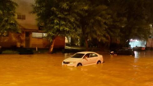 הצפות בקריית גת בעקבות גשמים עזים - סופת ביירון 
