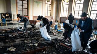 אוספים את שרידי ספרי הקודש