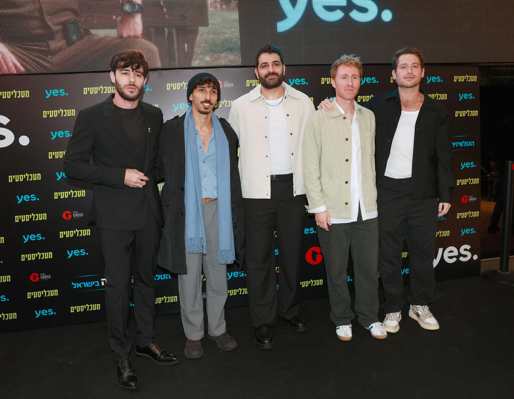 עושים חשק להתגייס לצבא. אברהם ארנסון, אלעד סננס, עומר היקרי ויובל סלייפר (צילום: ענת מוסברג) מטכליסטים