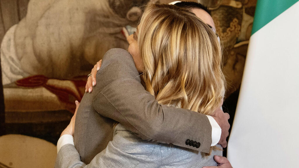 Мелони с Ромом Бреславским (Фото публикуется в соответствии с п.27 алеф Закона об авторских правах) ברסלבסקי ומלוני במעון הרשמי