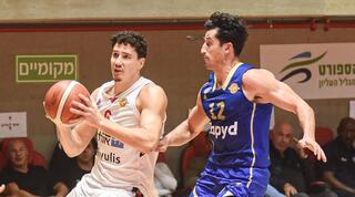 שחר עמיר מול ג'ון דיברתולומאו