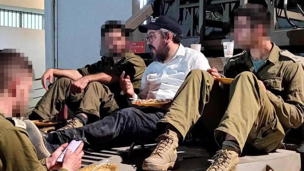 With IDF troops הרב אלי שלנגר