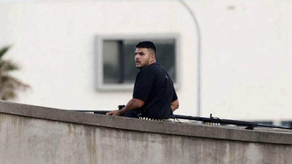 Terrorist Naveed Akram on the bridge from which the shooting was carried out אוסטרליה פיגוע סידני מחבל נאביד אכרם