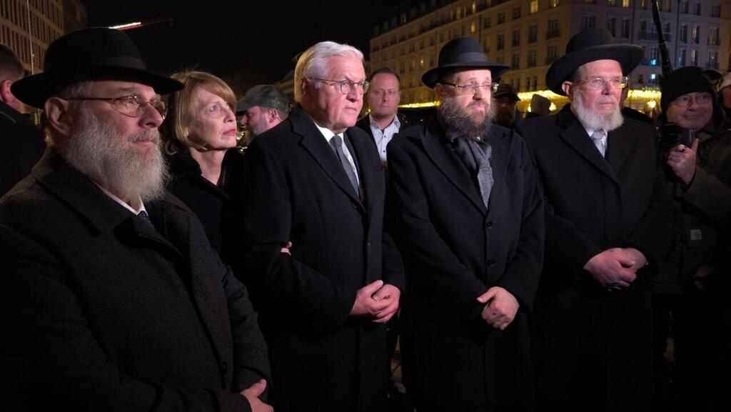 German President Frank-Walter Steinmeier נשיא גרמניה הגיע להדלקת נר חנוכה בברלין