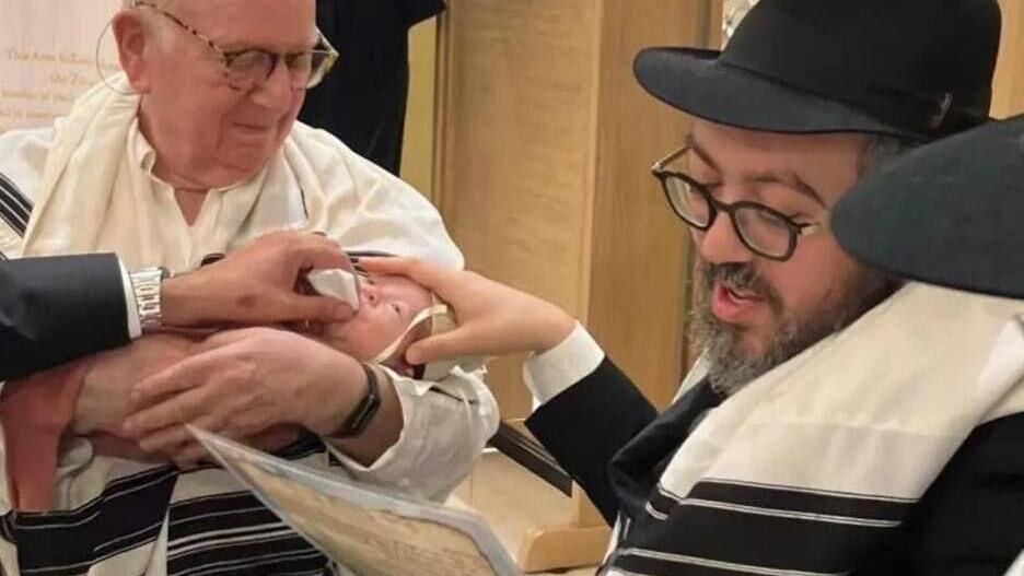 Раввин Эли Шлангер на церемонии обрезания младшего сына (Публикуется в соответствии с п. 27 алеф Закона об авторских правах) הרב אלי שלנגר שנרצח בירי ההמוני בסידני