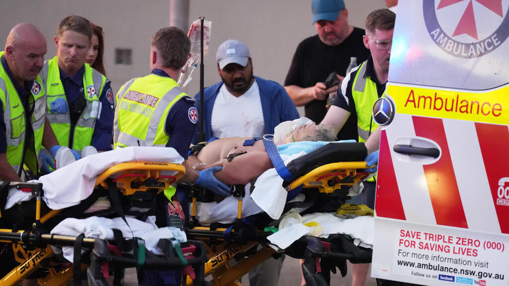 פינוי הפצועים בירי ההמוני בבונדיי ביץ' באוסטרליה