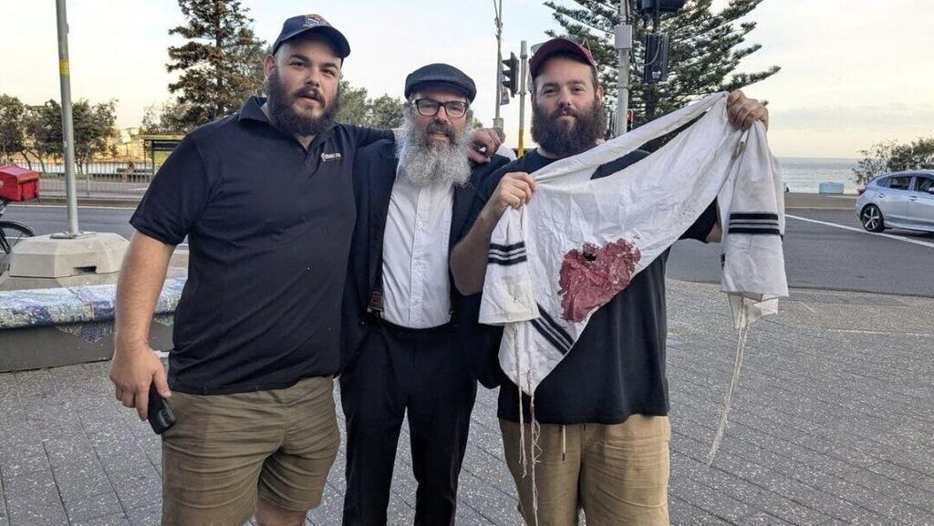 After the mass shooting at a Hanukkah party in Sydney, Australia (Photo: Photo: According to Section 27A of the Copyright Act) תיעוד: ירי המוני במסיבת חנוכה בסידני שבאוסטרליה