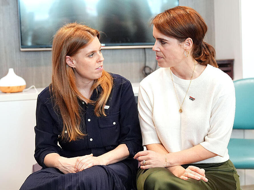 "אחותי, מה יהיה?". הנסיכות ביאטריס ויוג'יני (צילום: Aaron Chown/PA Images via Getty Images) הנסיכה יוג'יני הנסיכה ביאטריס