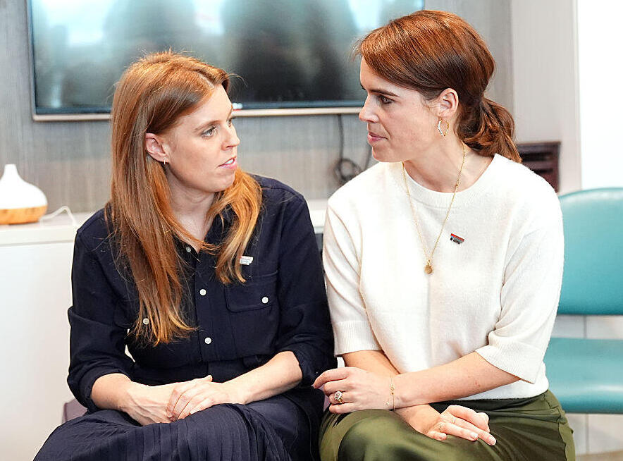 זה היה בלתי נמנע. הנסיכות יוג'יני וביאטריס (צילום: Aaron Chown/PA Images via Getty Images) הנסיכה יוג'יני הנסיכה ביאטריס