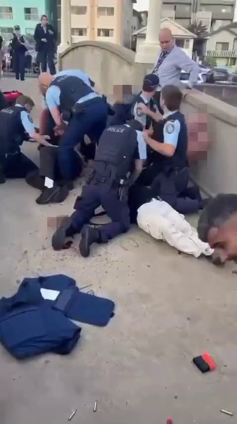 Стрельба в Сиднее (Фото публикуется в соответствии с п.27 алеф Закона об авторских правах) תיעוד: ירי המוני במסיבת חנוכה בסידני שבאוסטרליה