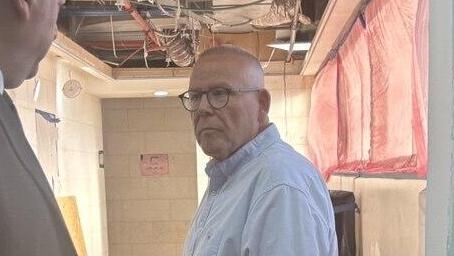 ארנון בר דוד בבית המשפט