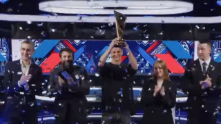 Matan Krakow lifts the European Poker Tour trophy 
