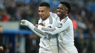 ויניסיוס ואמבפה חוגגים