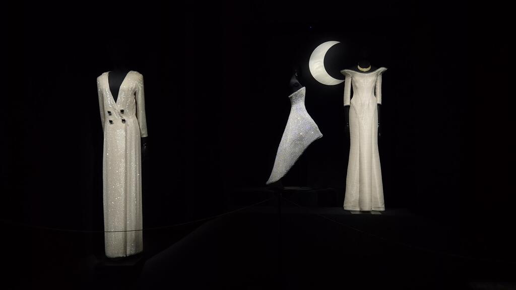The exhibition 'Armani Privé: 2005-2025 — 20 Years of Haute Couture' (Photo: Itay Yaacov) התערוכה "ארמאני פריווה: 2025-2005 – 20 שנות הוט קוטור"