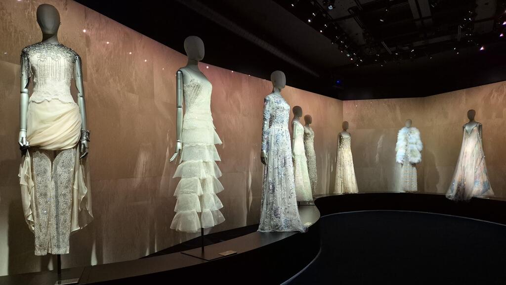 The exhibition 'Armani Privé: 2005-2025 — 20 Years of Haute Couture' (Photo: Itay Yaacov) התערוכה "ארמאני פריווה: 2025-2005 – 20 שנות הוט קוטור"
