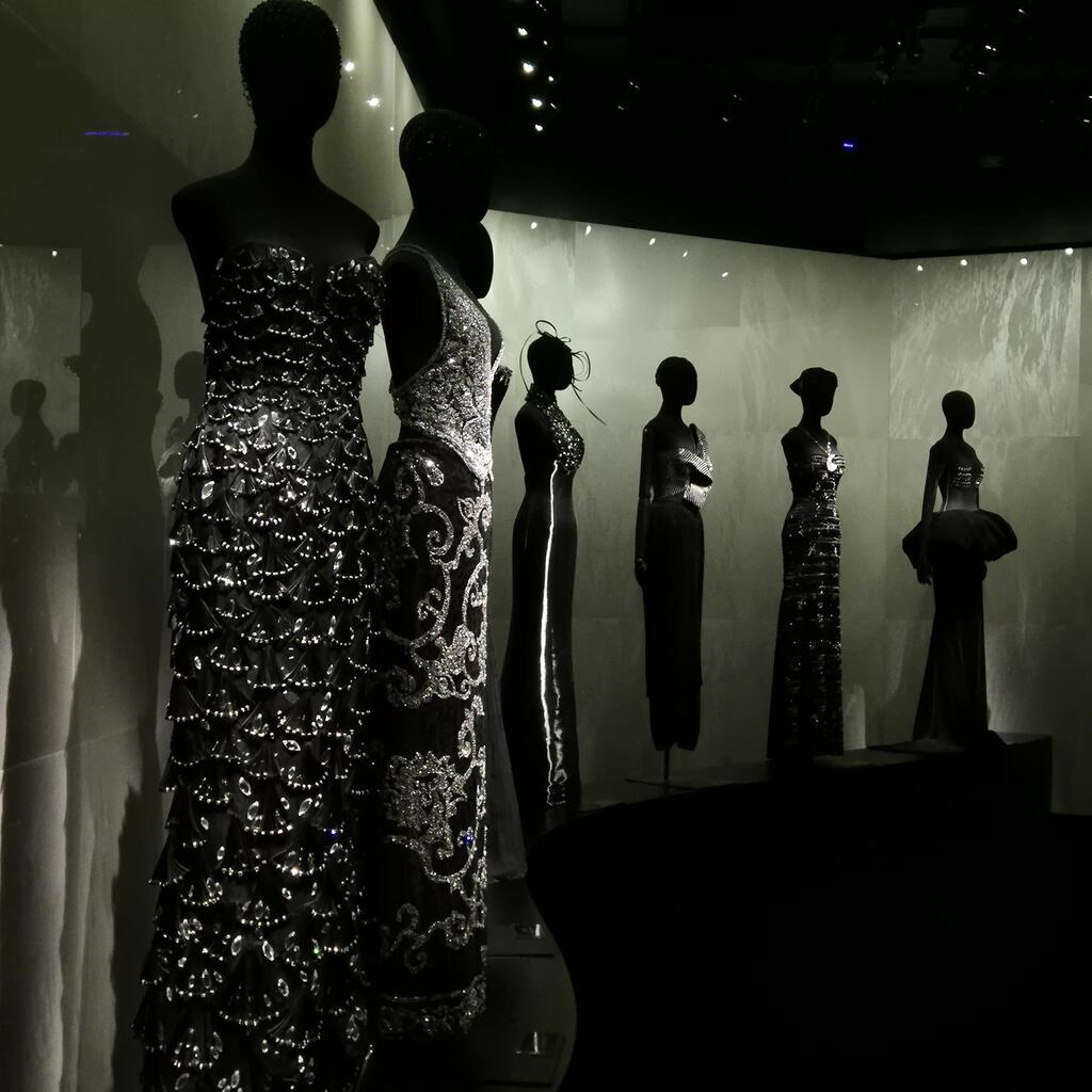 The exhibition 'Armani Privé: 2005-2025 — 20 Years of Haute Couture' (Photo: Itay Yaacov) התערוכה "ארמאני פריווה: 2025-2005 – 20 שנות הוט קוטור"