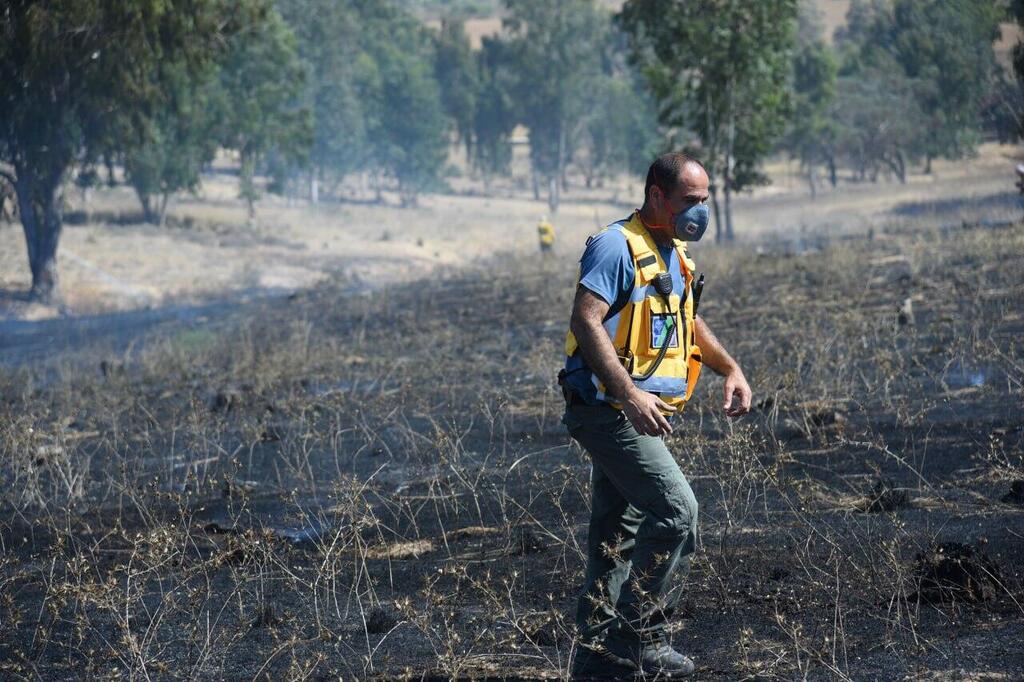 KKL firefighting crews battle a wildfire in southern Israel 