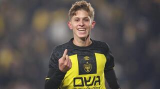 עדי יונה חוגג את שער היתרון