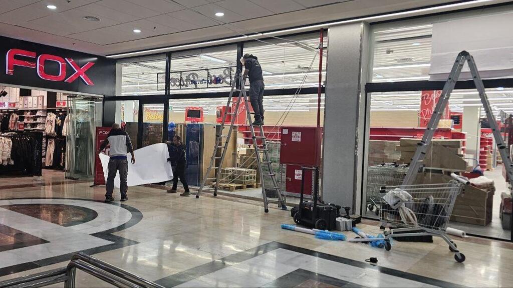 The residents have returned, but the Kiryat Shmona mall is still under maintenance שיפוצים בקניון שמונה, קריית שמונה