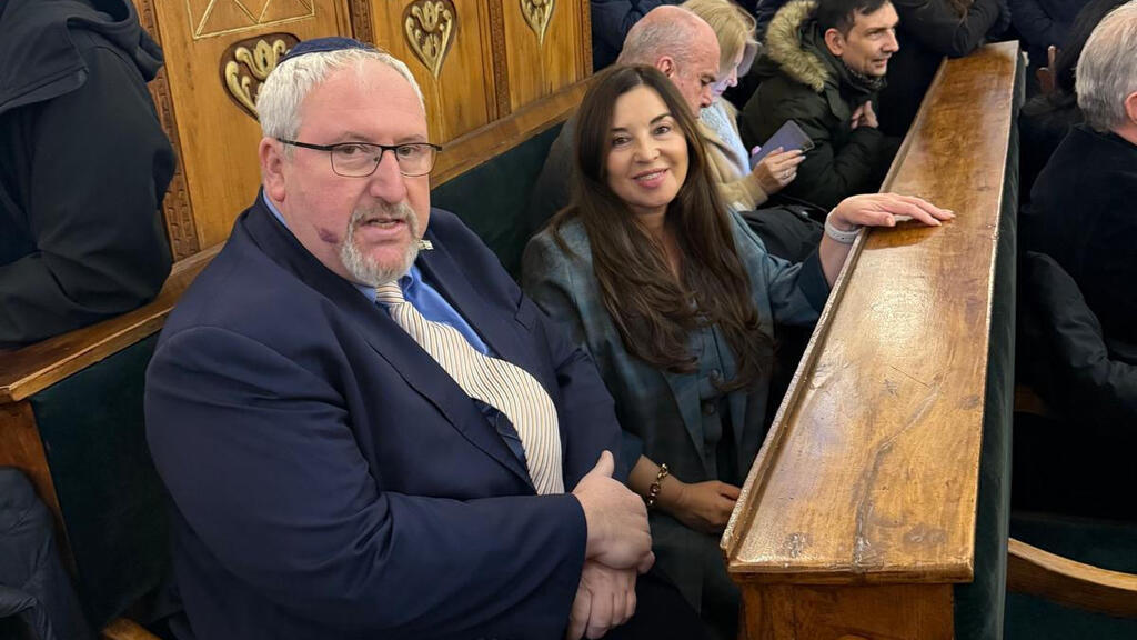 Алон Шохам и глава управления представительств "Натива" за рубежом Яна Агмон во время встречи с представителями местной общины (Фото: пресс-служба "Натива") Алон Шохам и глава управления представительств "Натива" за рубежом Яна Агмон во время встречи с представителями местной общины