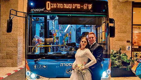 כבר תיקפתם? מרים ומשה קסלר ביום חגם עם האוטובוס