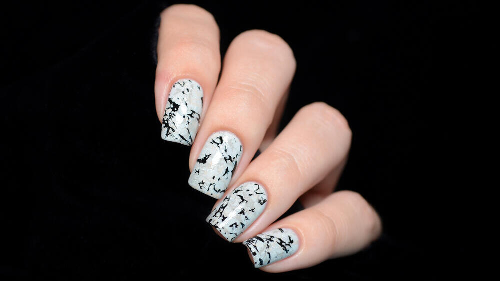 Ногти с эффектом под мрамор 